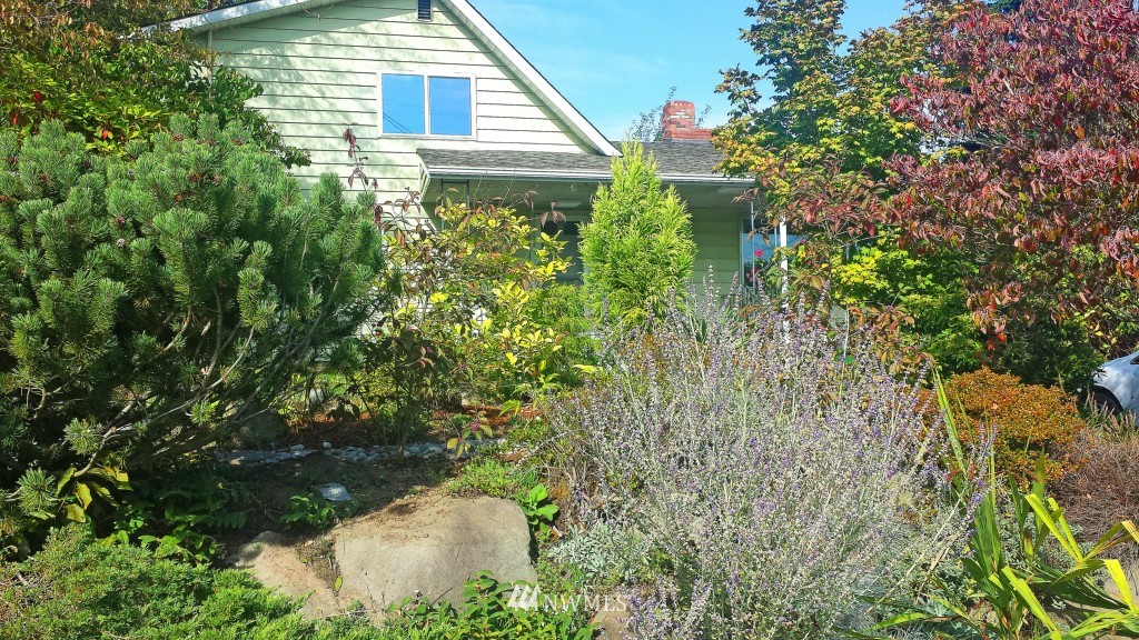 738 North 86th Street Seattle, WA 98103 - Photo 3 of 18