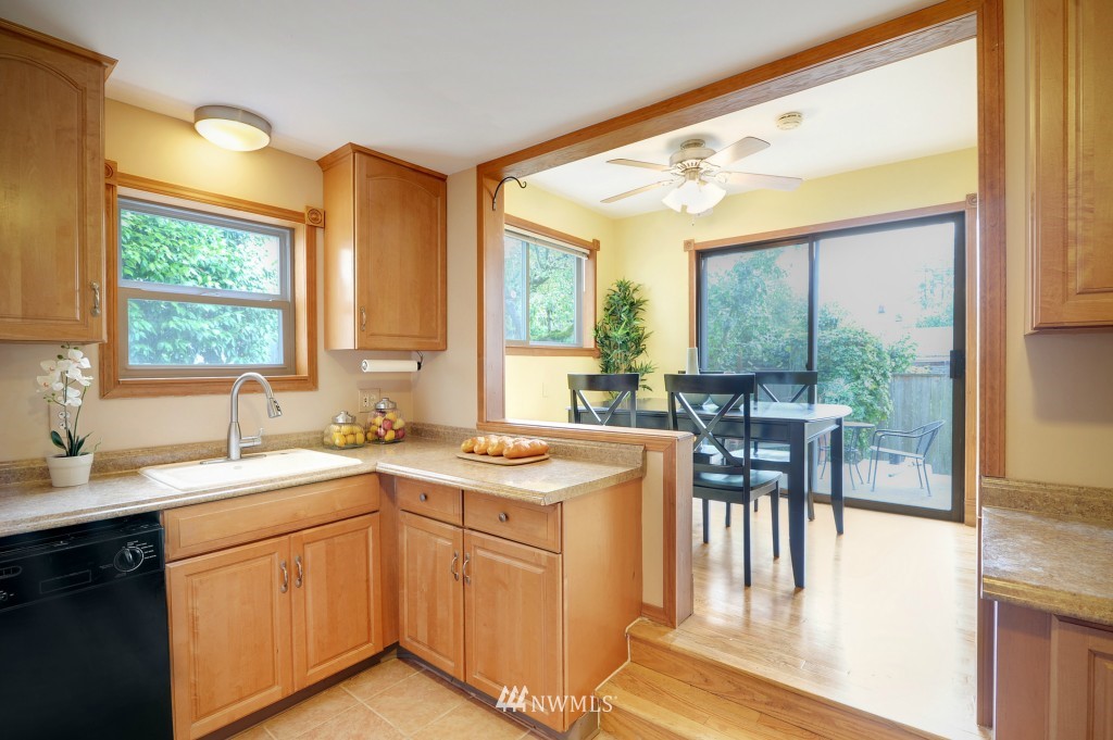 738 North 86th Street Seattle, WA 98103 - Photo 9 of 18