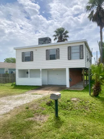 $1,825 | 6927 Avenue O, Galveston, TX 77551
