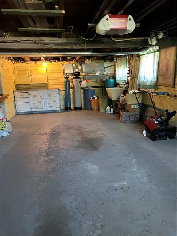 901 Clearfield Road Fenelton, PA 16034 - Photo 24 of 29 integral garage