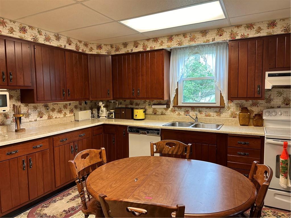901 Clearfield Road Fenelton, PA 16034 - Photo 7 of 29 Eat in Kitchen
