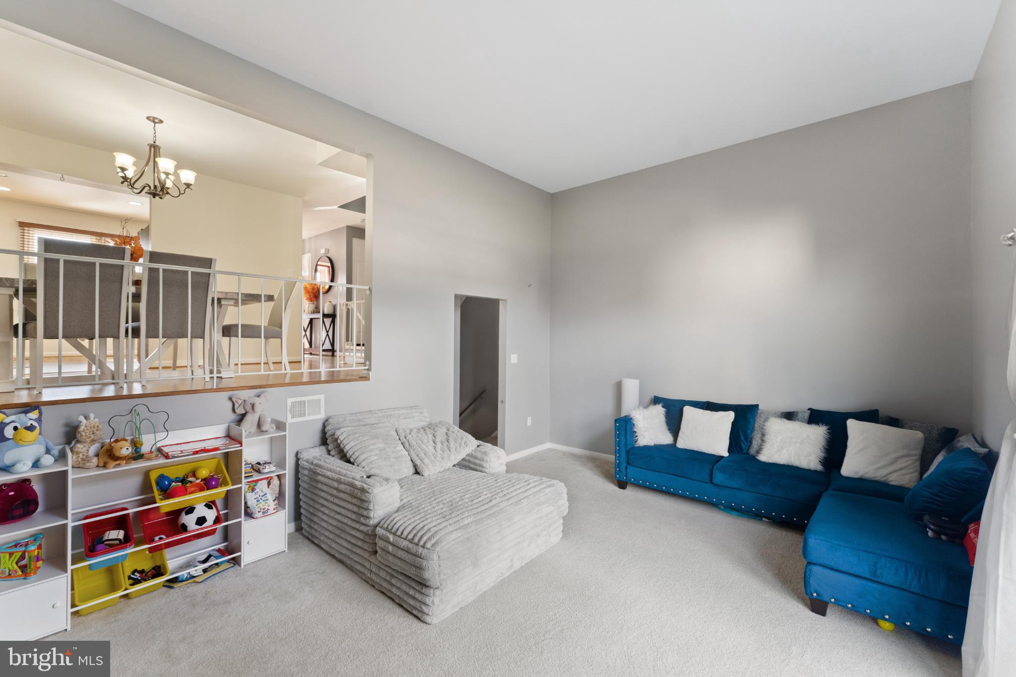 11 Briarstone Lane Gaithersburg, MD 20877 - Photo 5 of 31 a living room with furniture and a baby crib