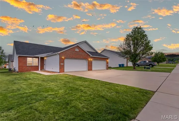 $279,000 | 150 Field Crossing Drive, Unit A, Highland, IL 62249