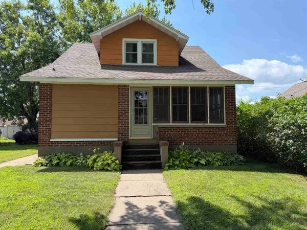 $199,900 | 513 North Michigan Street, Prairie du Chien, WI 53821