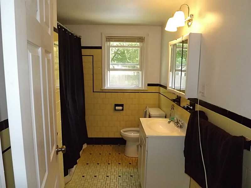 141 Asylum Road Warwick, RI 02886 - Photo 14 of 18 Bathroom.