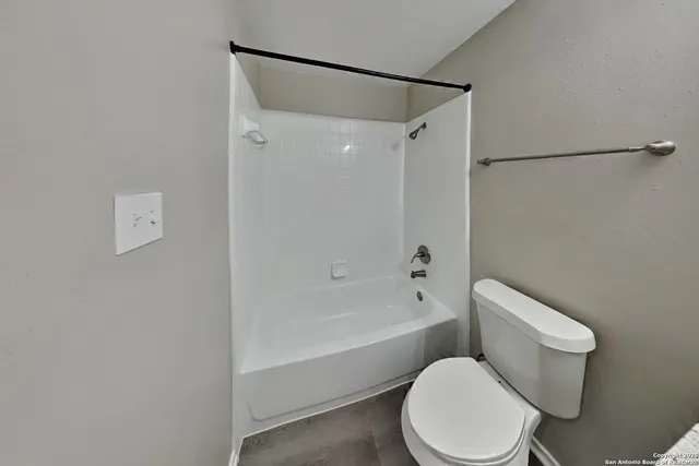 $1,825 | 227 Eagle Pass Drive, New Braunfels, TX 78130