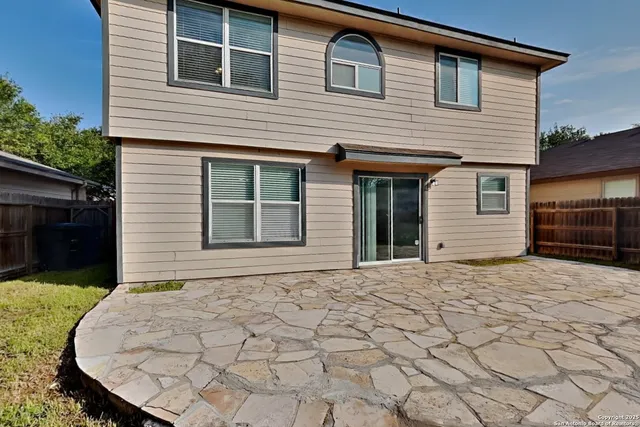 $1,825 | 227 Eagle Pass Drive, New Braunfels, TX 78130