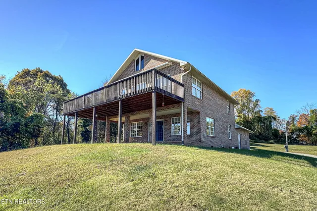 2726 West Old Topside Road, Louisville, TN 37777