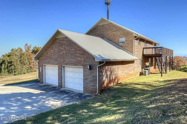 2726 West Old Topside Road, Louisville, TN 37777