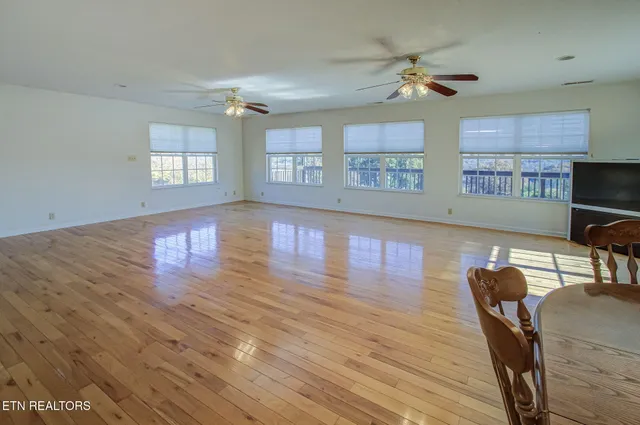 2726 West Old Topside Road, Louisville, TN 37777