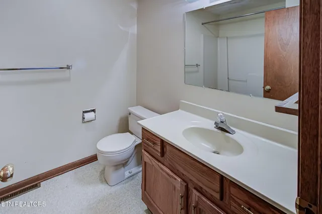 2726 West Old Topside Road, Louisville, TN 37777