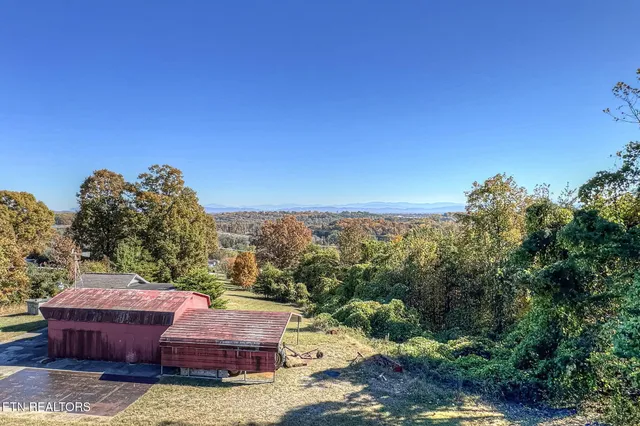 2726 West Old Topside Road, Louisville, TN 37777