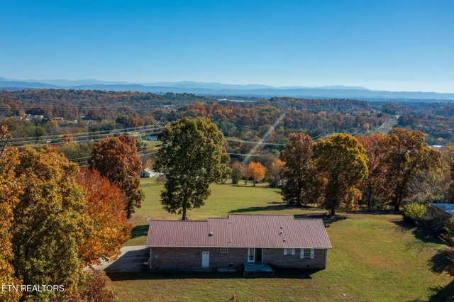 2726 West Old Topside Road, Louisville, TN 37777