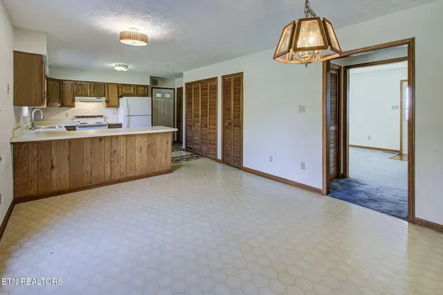 2726 West Old Topside Road, Louisville, TN 37777