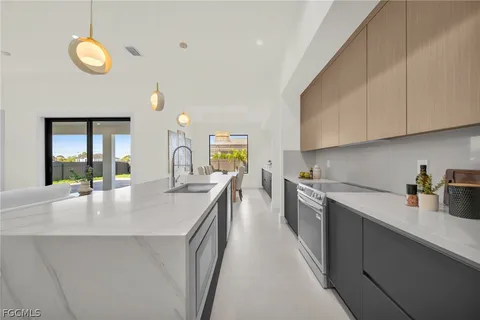 $525,000 | 1322 Northeast 6th Place, Cape Coral, FL 33909