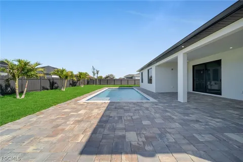 $525,000 | 1322 Northeast 6th Place, Cape Coral, FL 33909