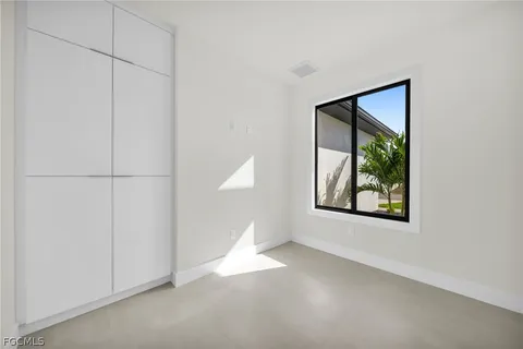 $525,000 | 1322 Northeast 6th Place, Cape Coral, FL 33909