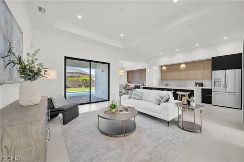 $525,000 | 1322 Northeast 6th Place, Cape Coral, FL 33909