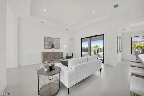 $525,000 | 1322 Northeast 6th Place, Cape Coral, FL 33909