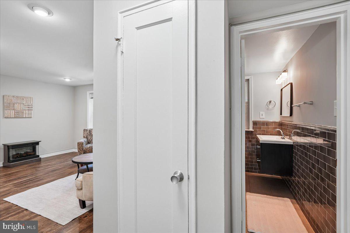 2222 Washington Avenue, Unit 101 Silver Spring, MD 20910 - Photo 14 of 38 Updated & Spacious