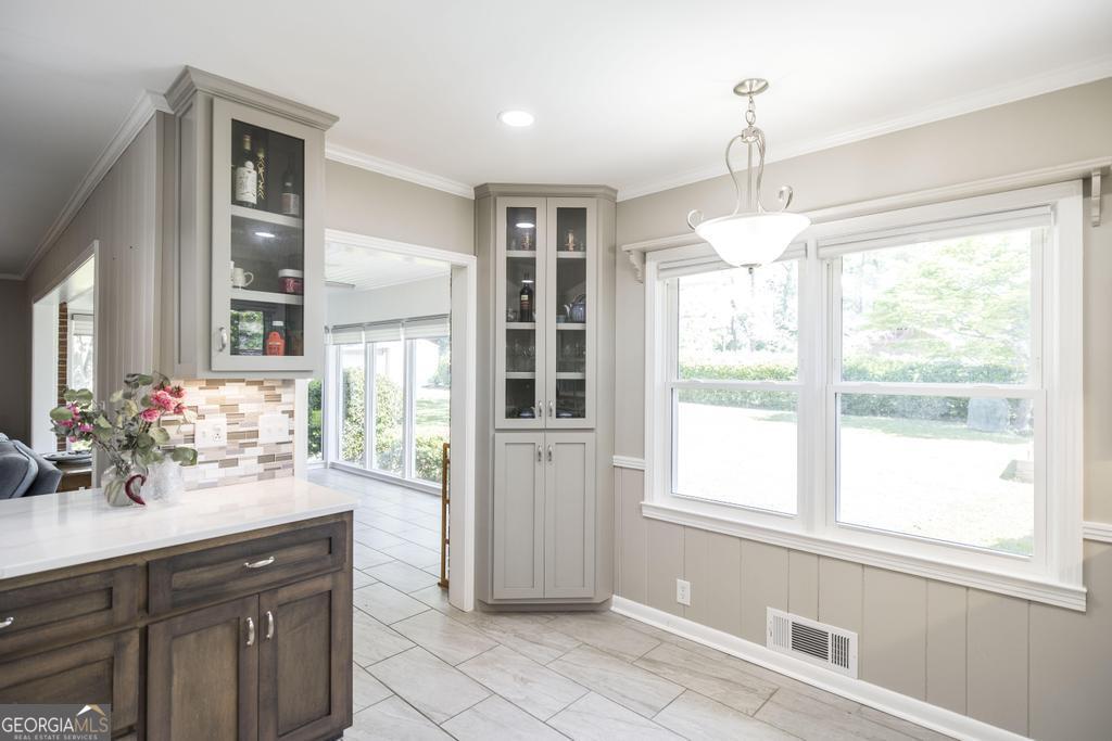 129 South 7th Street Cochran, GA 31014 - Photo 13 of 54 Perfect for hosting and everyday dining.
