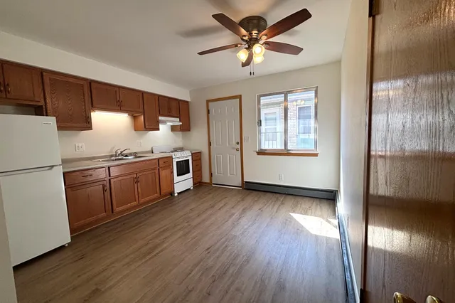 $1,250 | 2411 Brentwood Parkway, Madison, WI 53704