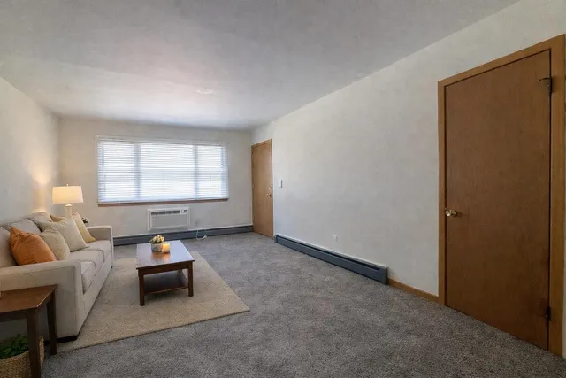 $1,300 | 2411 Brentwood Parkway, Madison, WI 53704