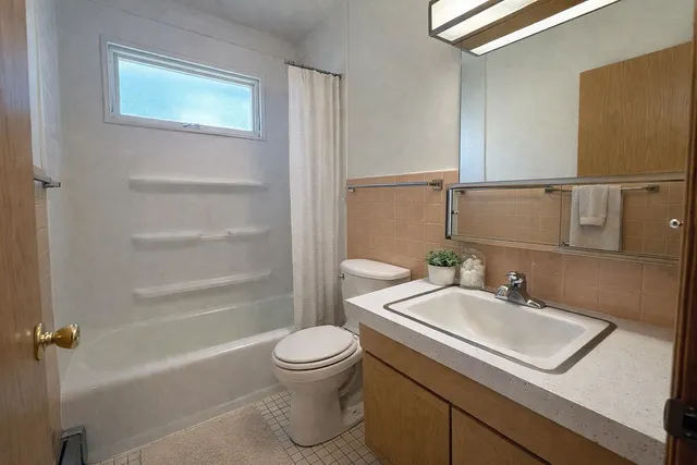 $1,300 | 2411 Brentwood Parkway, Madison, WI 53704