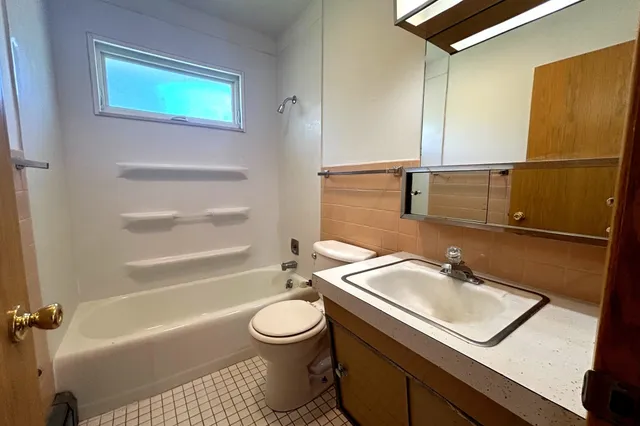 $1,275 | 2411 Brentwood Parkway, Madison, WI 53704