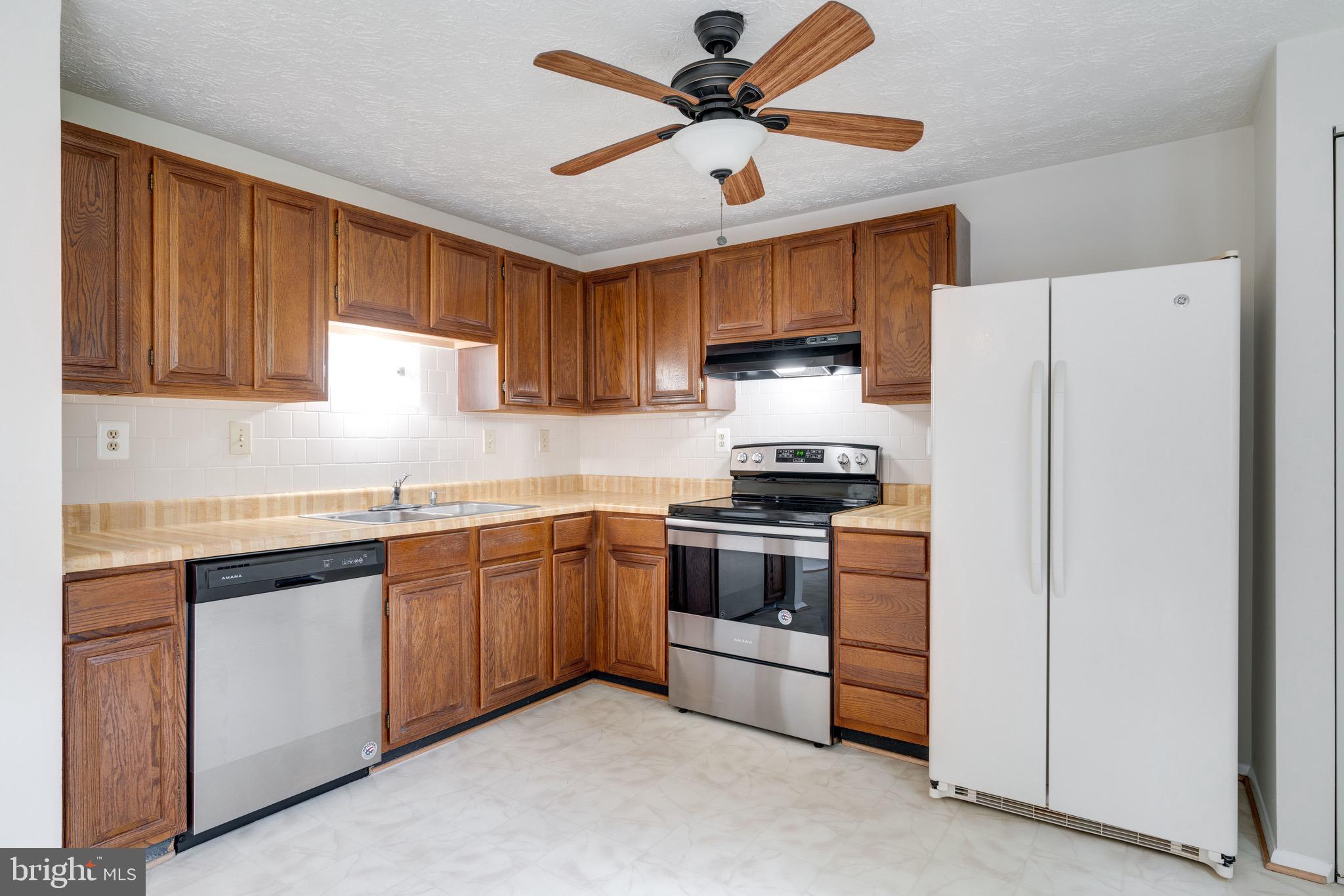 8765 Newington Commons Road Lorton, VA 22079 - Photo 16 of 51 Kitchen with New Stove and Dishwasher