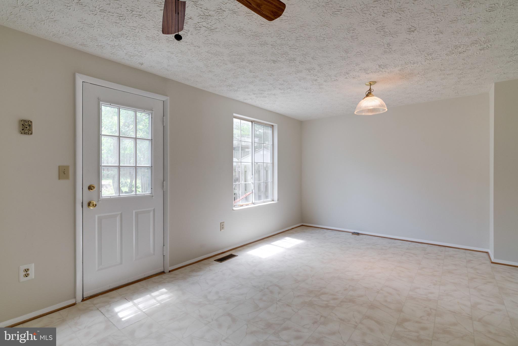 8765 Newington Commons Road Lorton, VA 22079 - Photo 19 of 51 Kitchen