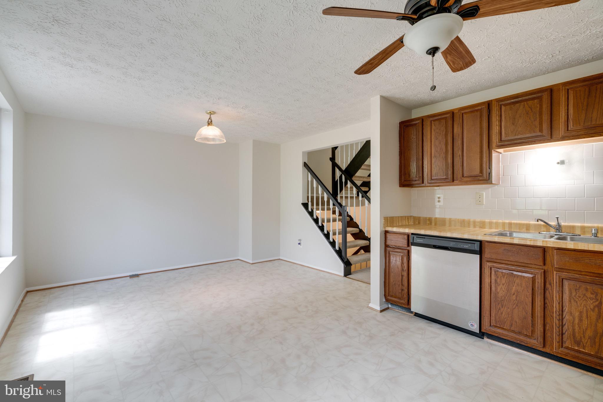 8765 Newington Commons Road Lorton, VA 22079 - Photo 20 of 51 Kitchen