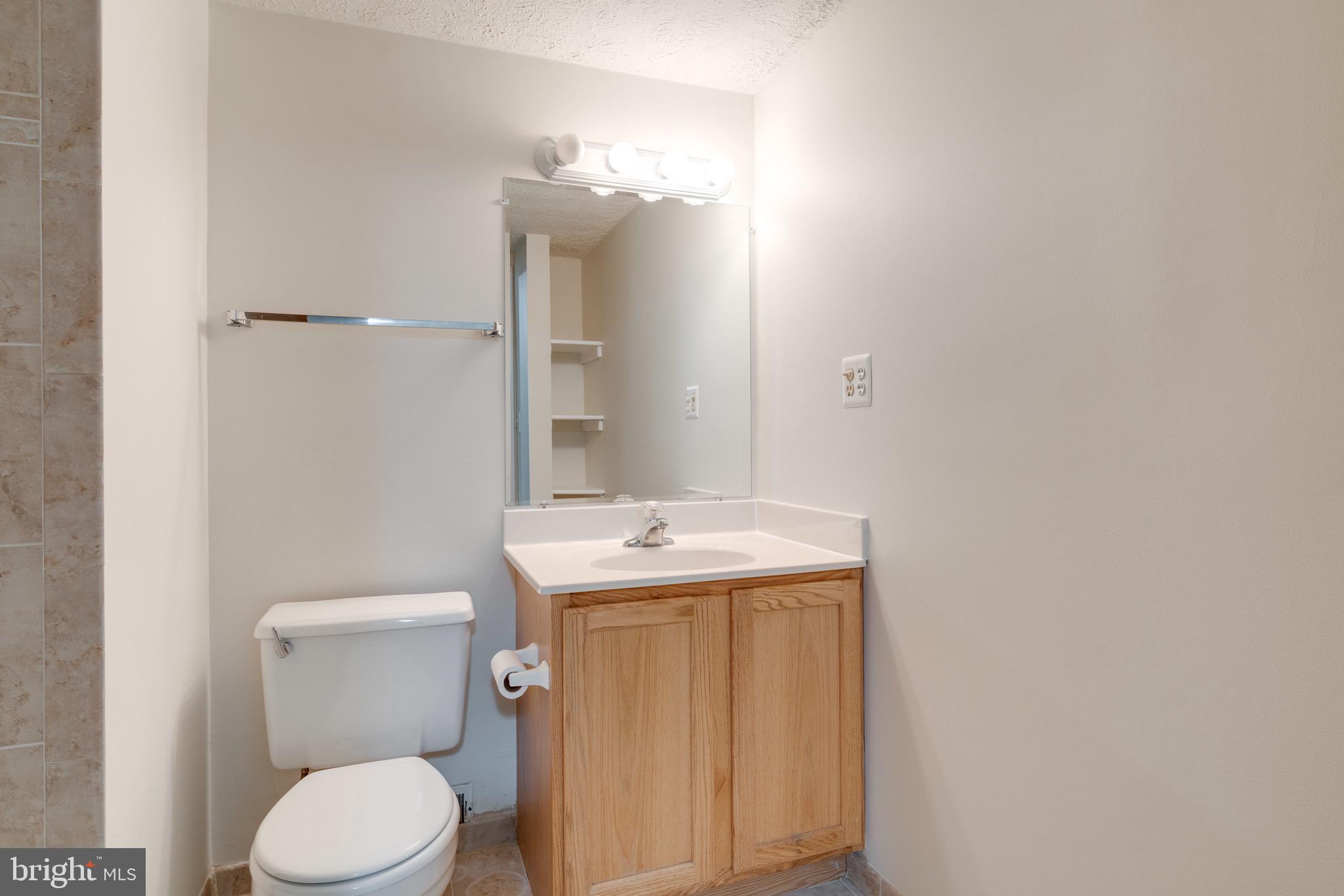 8765 Newington Commons Road Lorton, VA 22079 - Photo 26 of 51 Hall Bath