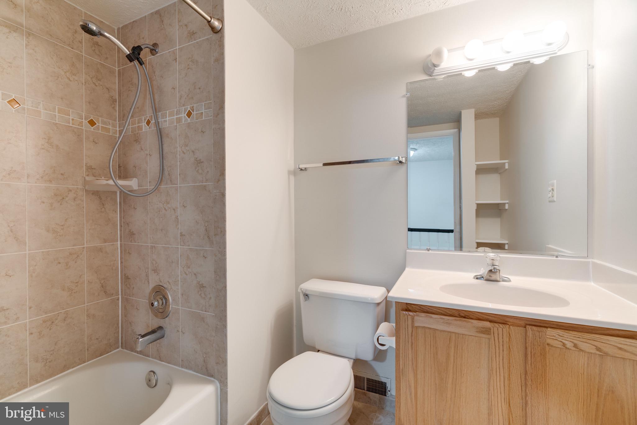 8765 Newington Commons Road Lorton, VA 22079 - Photo 27 of 51 Hall Bath