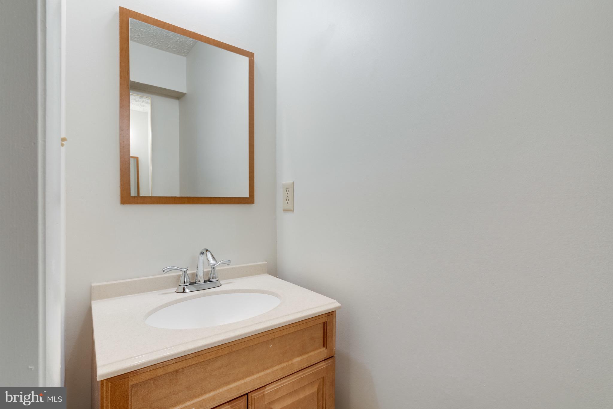 8765 Newington Commons Road Lorton, VA 22079 - Photo 41 of 51 Powder Room