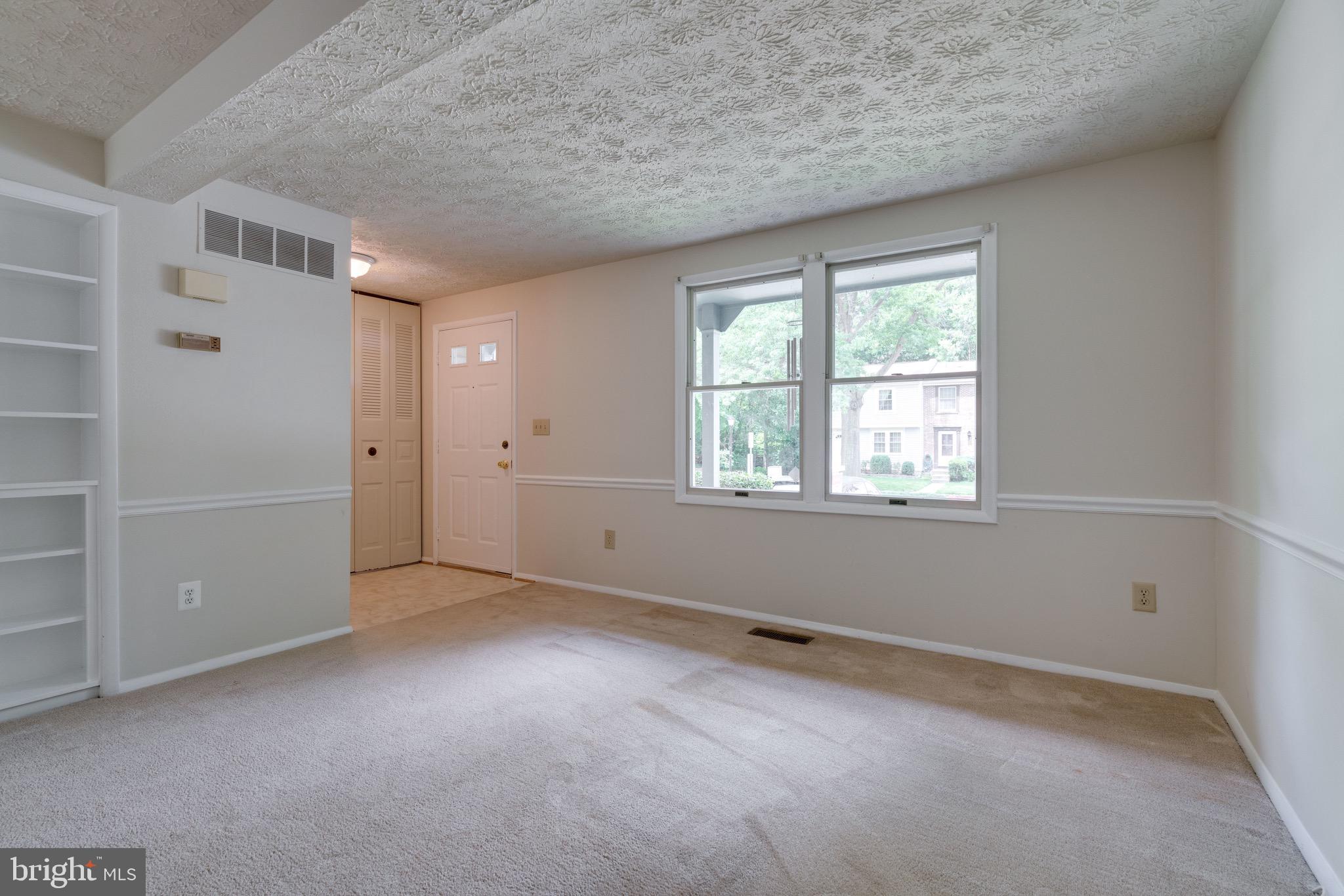 8765 Newington Commons Road Lorton, VA 22079 - Photo 8 of 51 Living Room