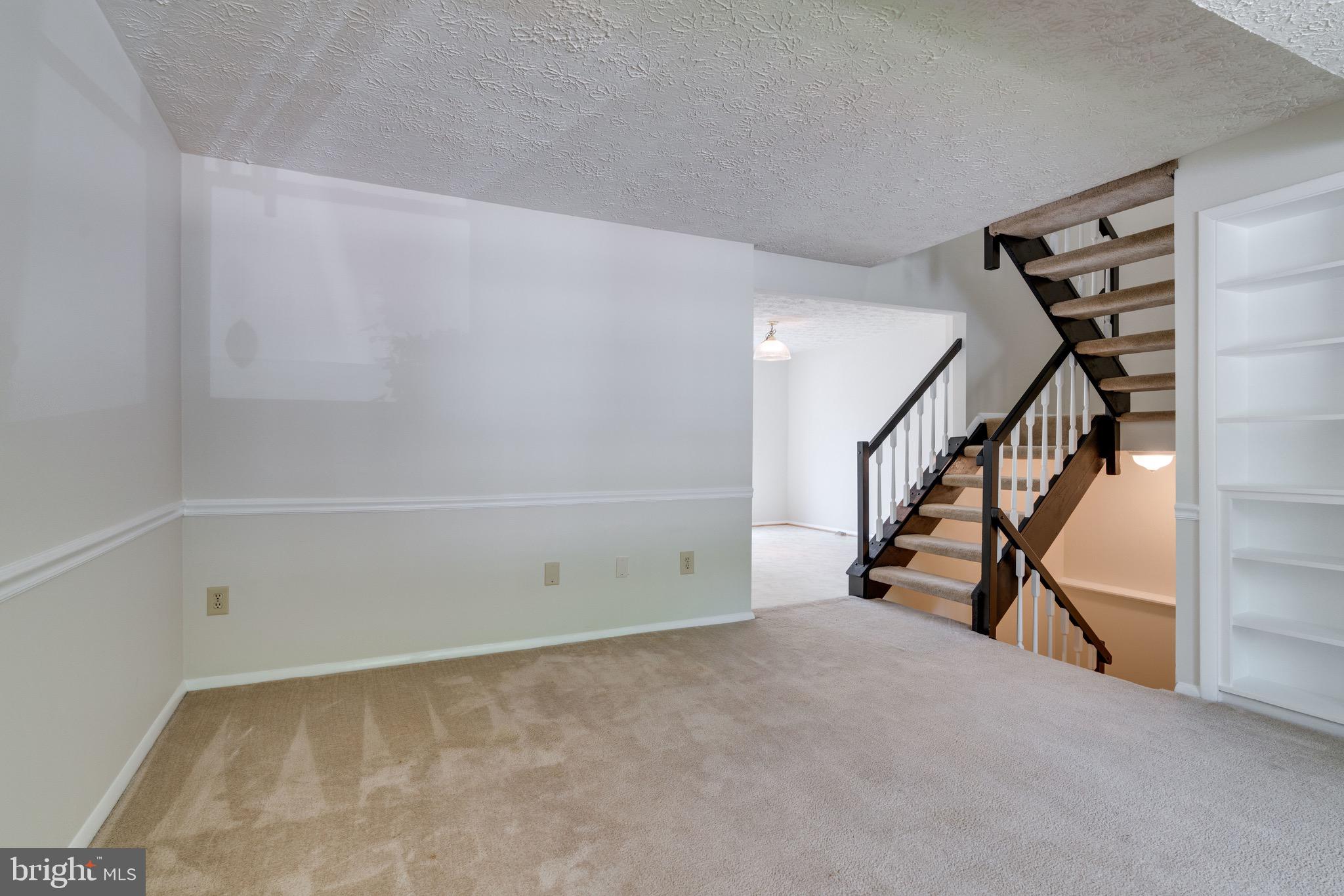 8765 Newington Commons Road Lorton, VA 22079 - Photo 10 of 51 Living Room
