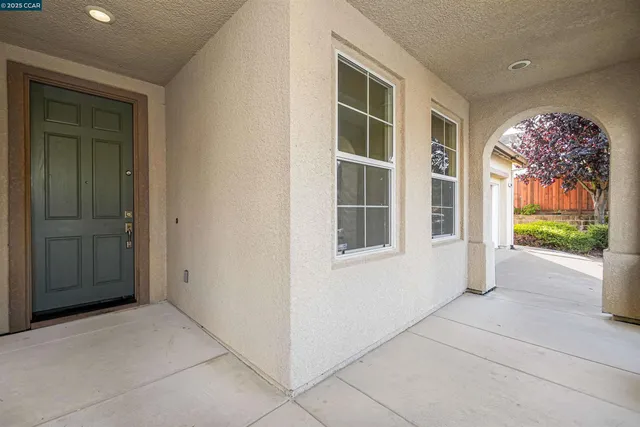 $948,000 | 5700 Oakmont Drive, Richmond, CA 94806