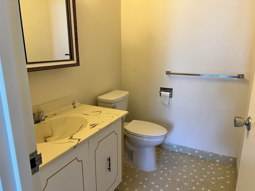 1006 Paradise Road, Unit 1F Swampscott, MA 01907 - Photo 23 of 27 Gallery Image 23