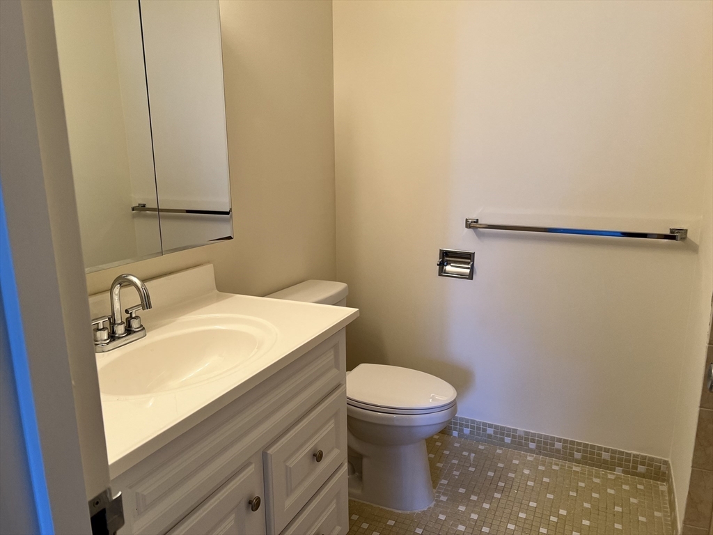 1006 Paradise Road, Unit 1F Swampscott, MA 01907 - Photo 25 of 27 Gallery Image 25