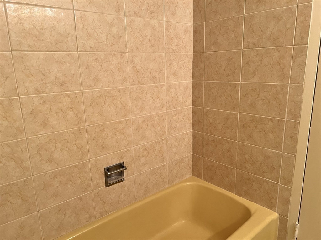 1006 Paradise Road, Unit 1F Swampscott, MA 01907 - Photo 26 of 27 Gallery Image 26