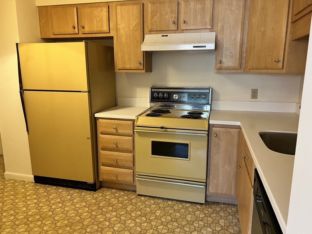 1006 Paradise Road, Unit 1F Swampscott, MA 01907 - Photo 10 of 27 Gallery Image 10