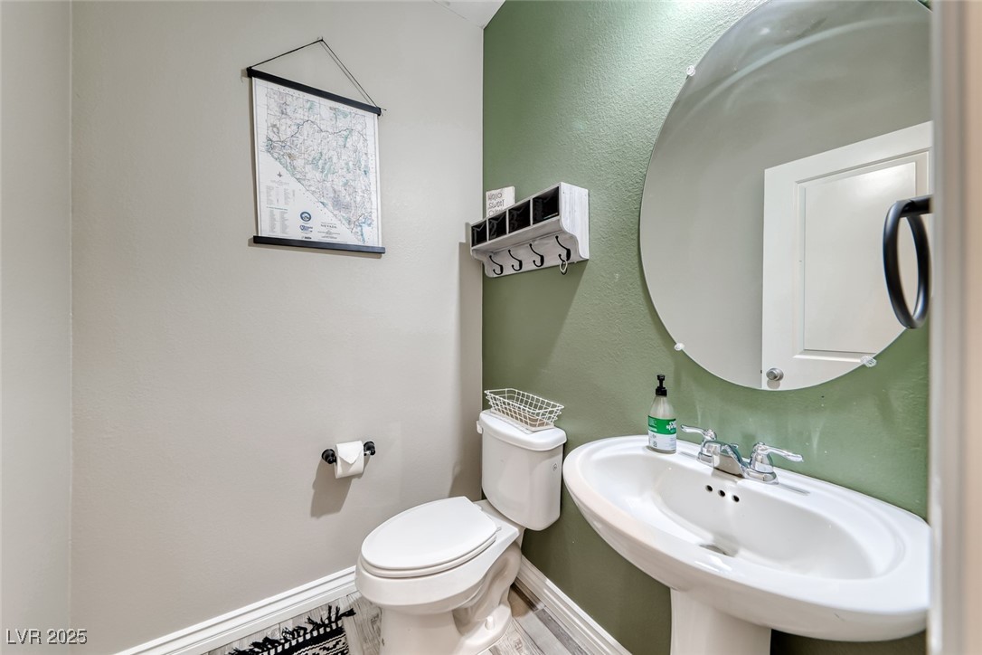 723 Gorringe Ridge Court Henderson, NV 89002 - Photo 33 of 48 Bathroom featuring baseboards and a textured wall