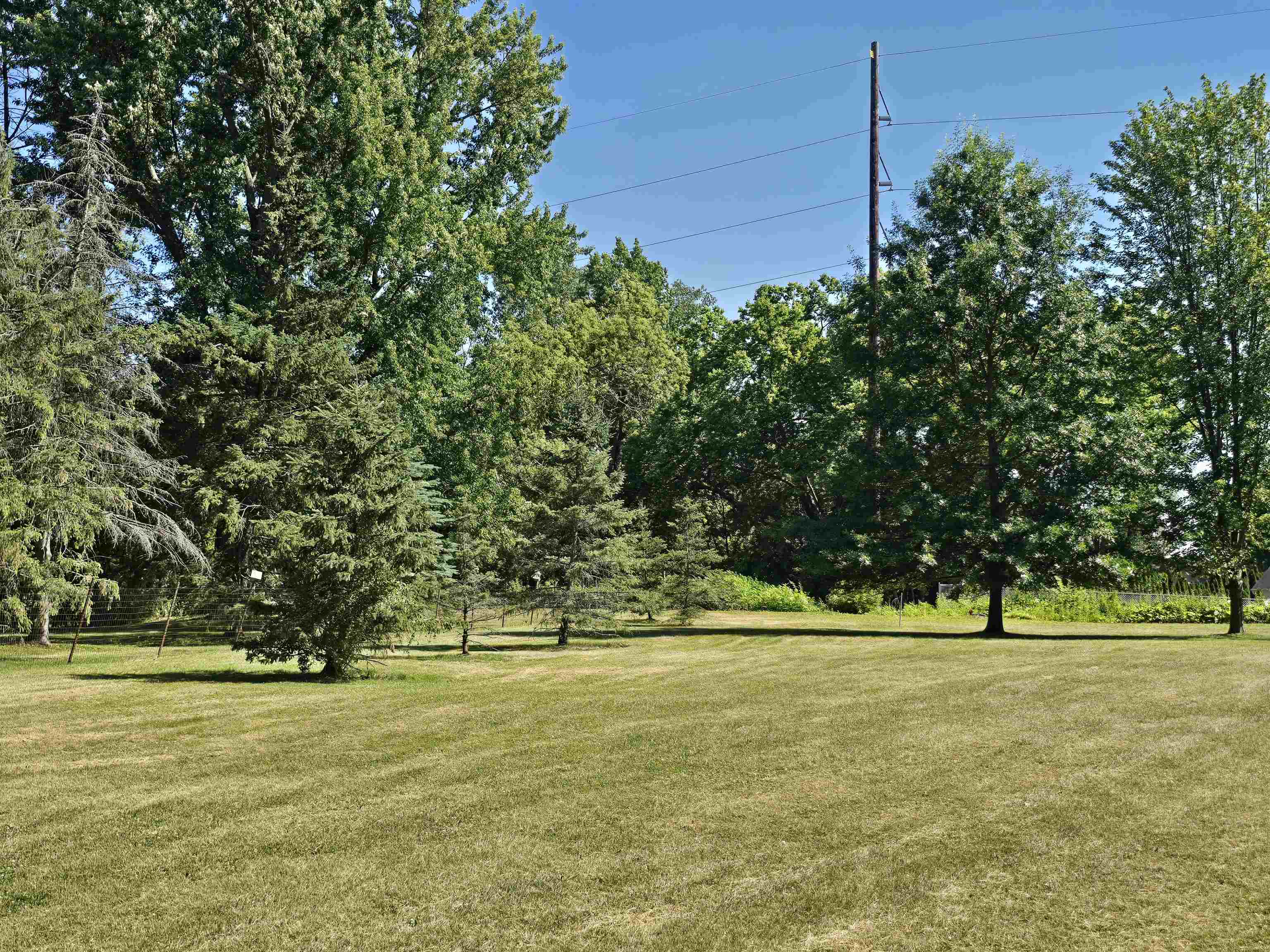 Lakeview Court Menasha, WI 54952 - Photo 2 of 6