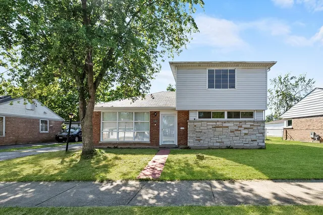 $214,900 | 226 South Orchard Drive, Park Forest, IL 60466