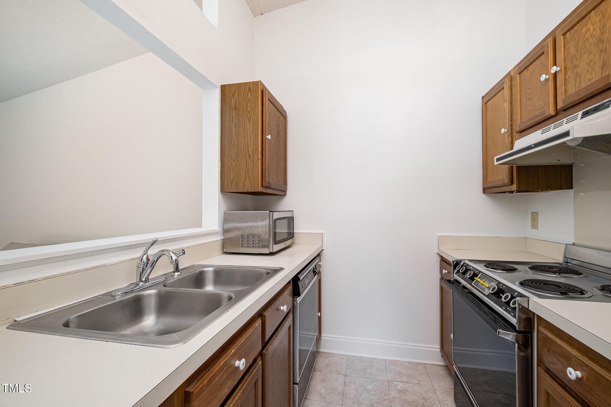 2213 Alpine Road Durham, NC 27707 - Photo 9 of 18 2213 kitchen