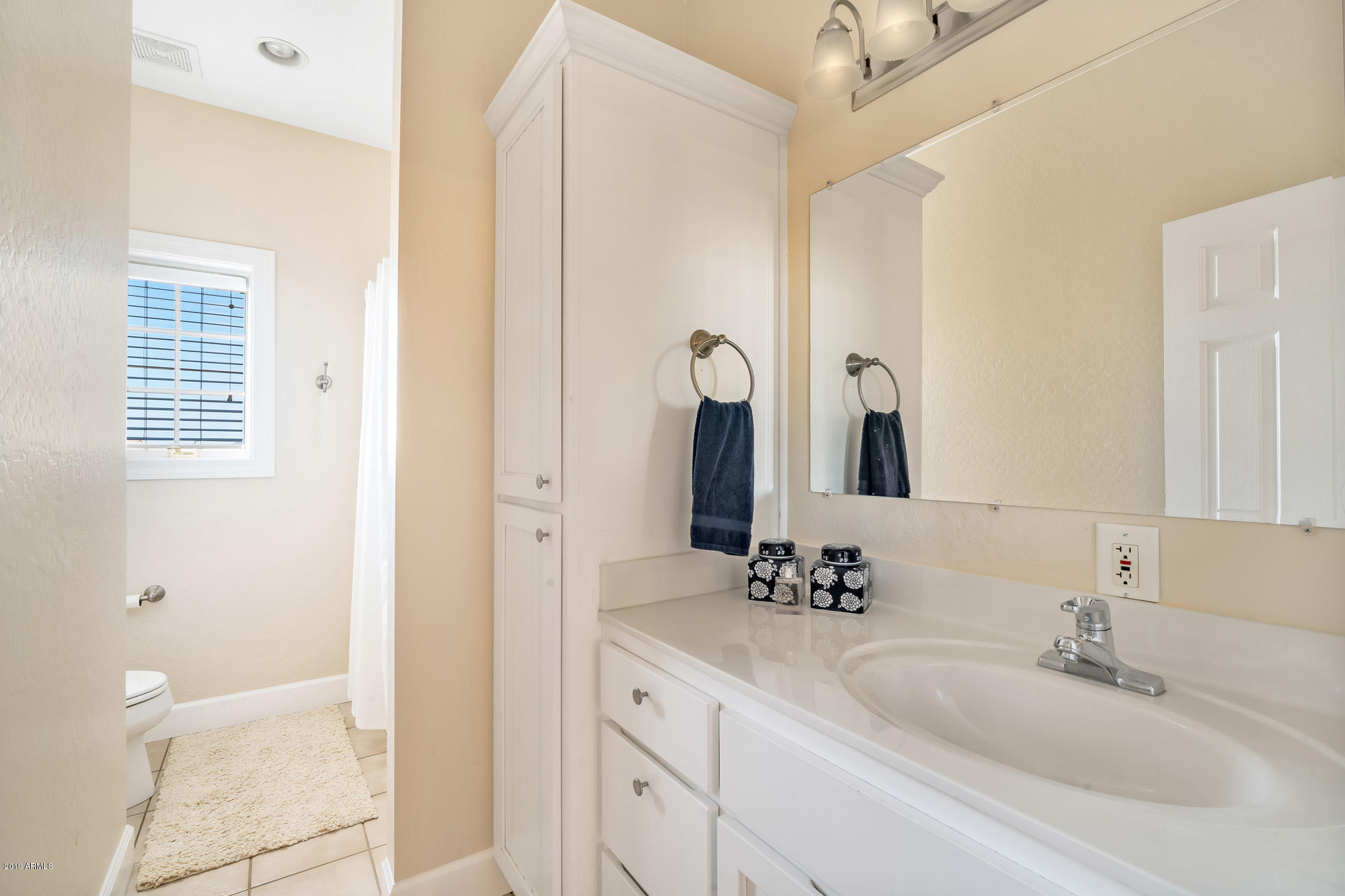 27 West Quartz Rock Road Phoenix, AZ 85085 - Photo 24 of 40 Main Level Hall Bathroom