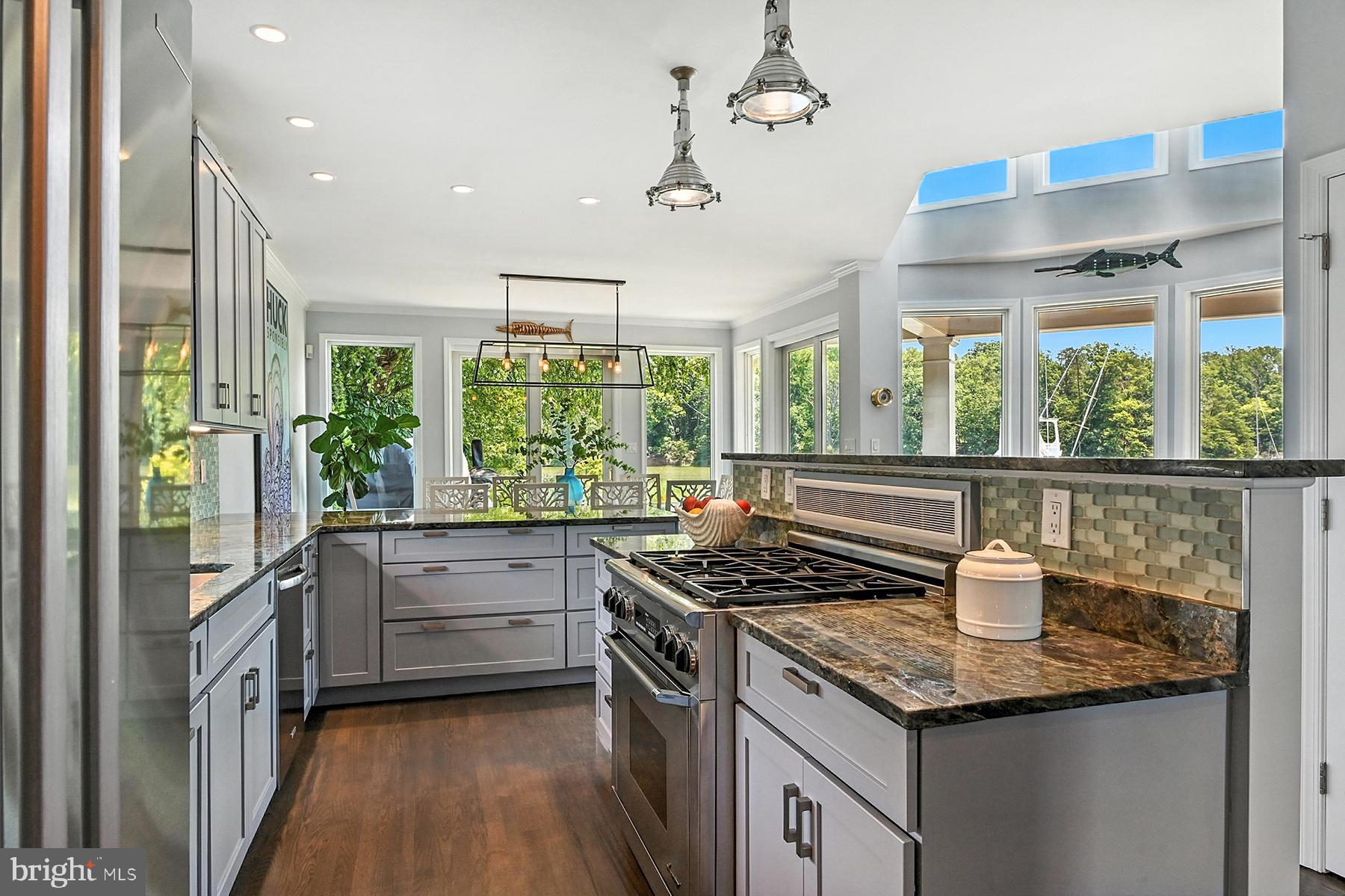 3307 Harness Creek Road Annapolis, MD 21403 - Photo 19 of 44 Dual fuel range has propane burners