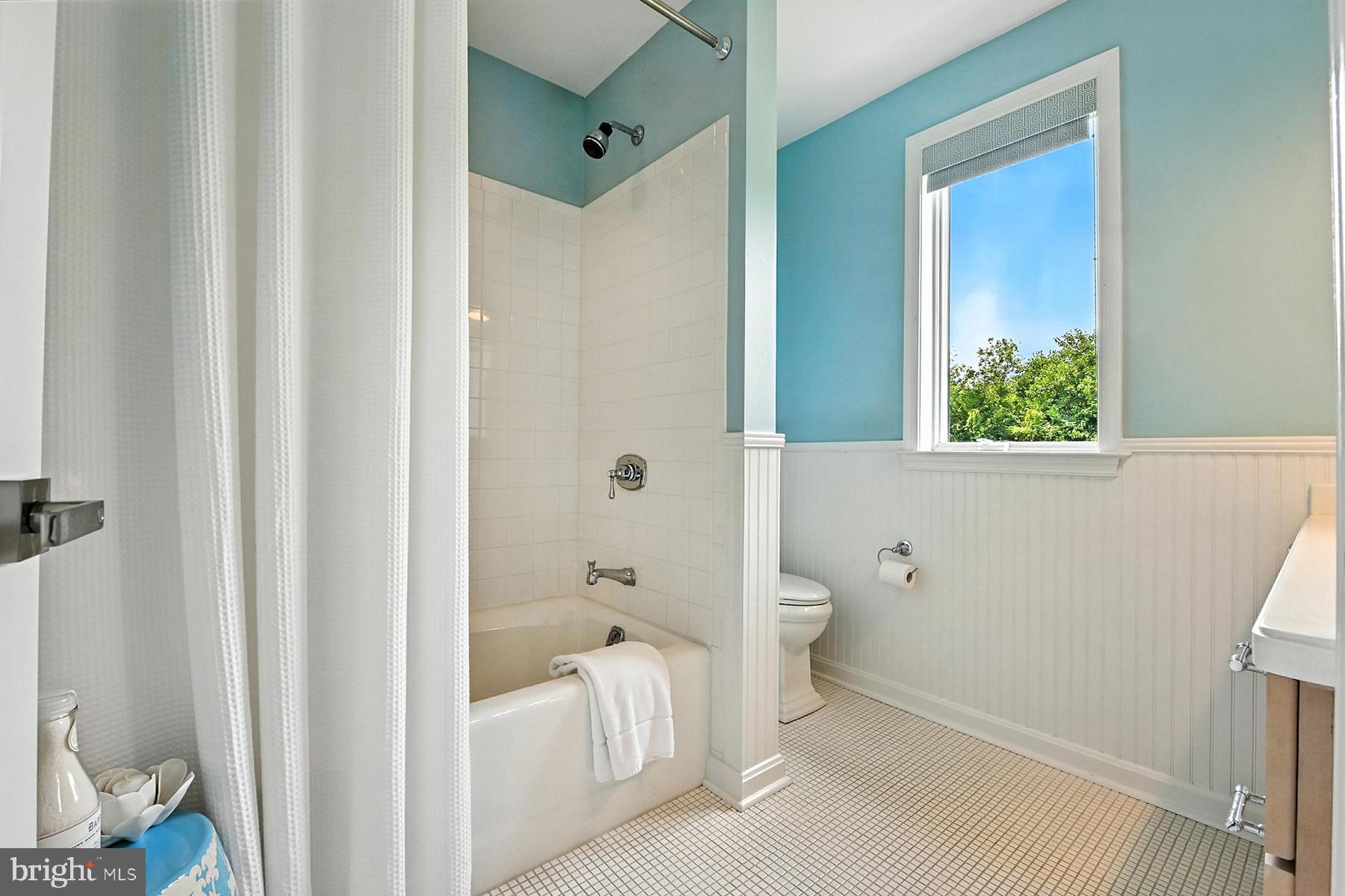 3307 Harness Creek Road Annapolis, MD 21403 - Photo 34 of 44 Upstairs hall bathroom
