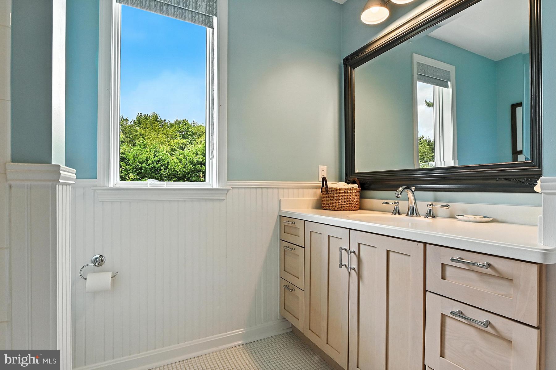 3307 Harness Creek Road Annapolis, MD 21403 - Photo 35 of 44 Upstairs hall bathroom